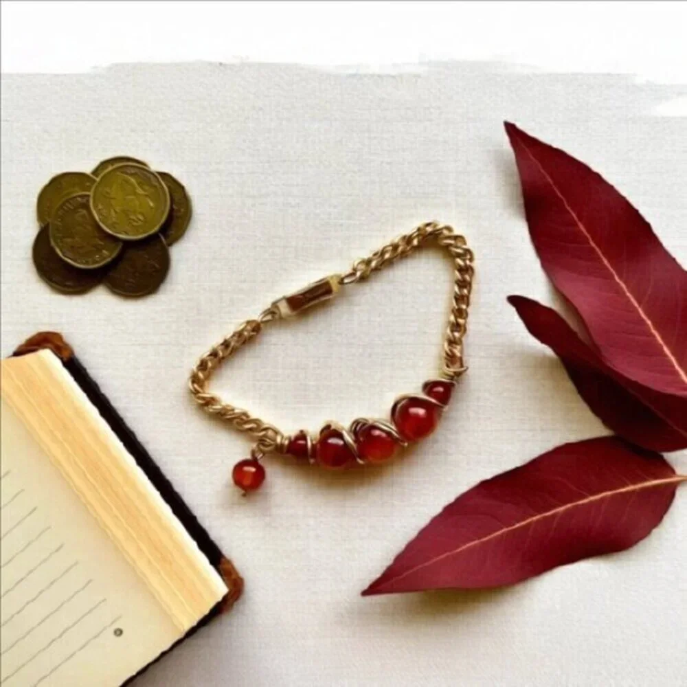 Classy Elegant Casual - Wire Wrapped Beaded Bar Bracelet - Golden Alu Link Chain